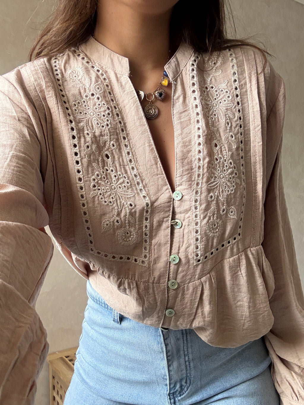 BLUSA FLOR BORDADA