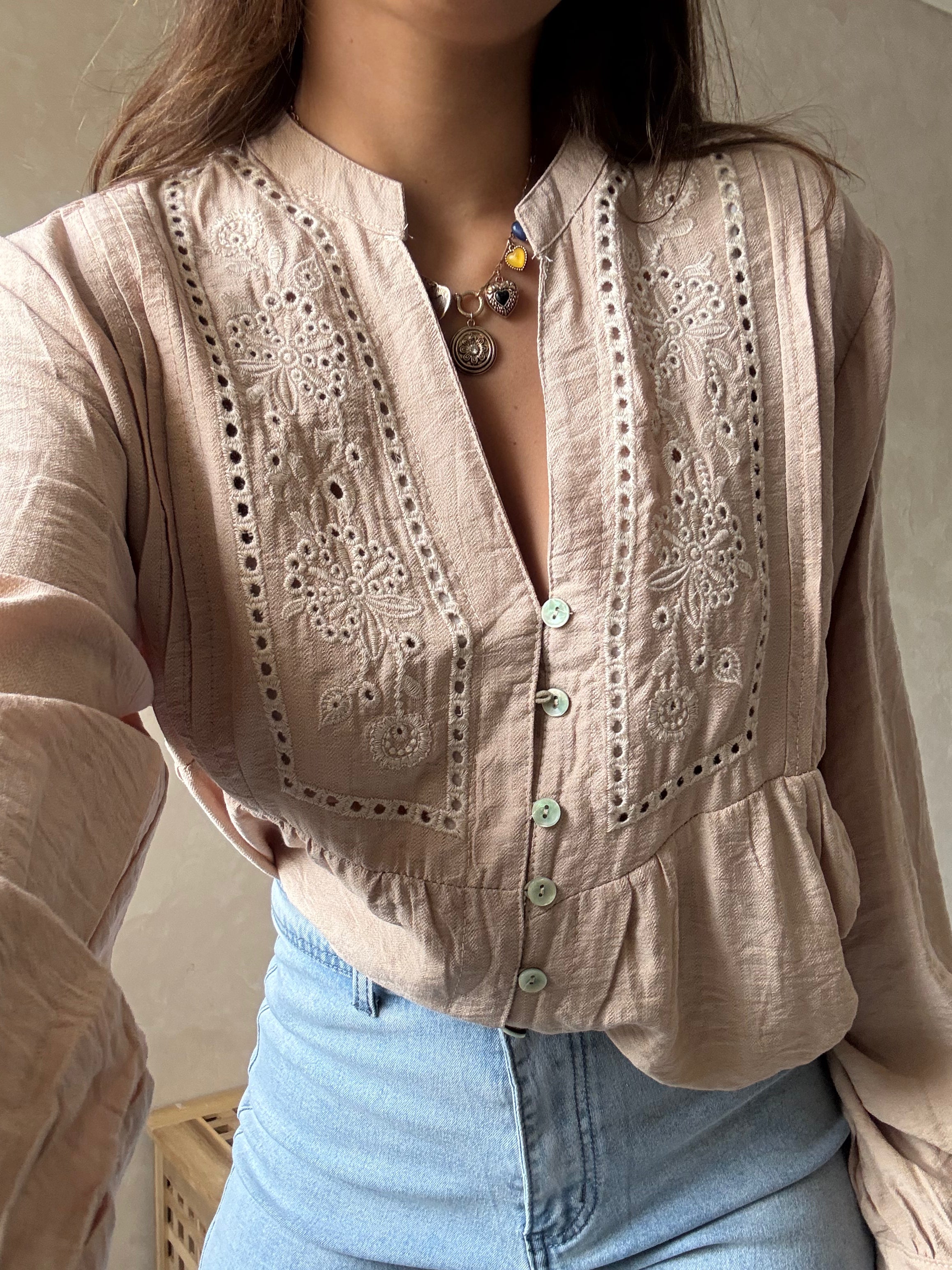 BLUSA FLOR BORDADA