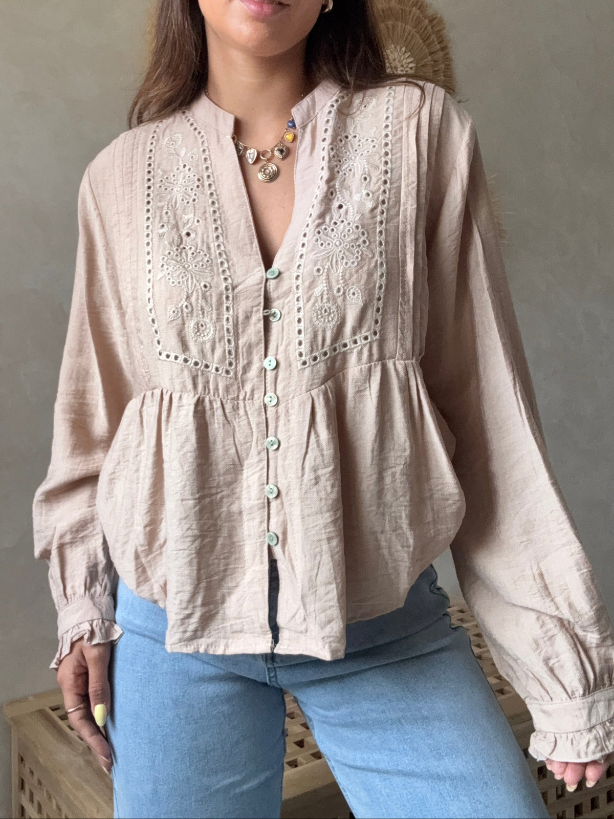 BLUSA FLOR BORDADA