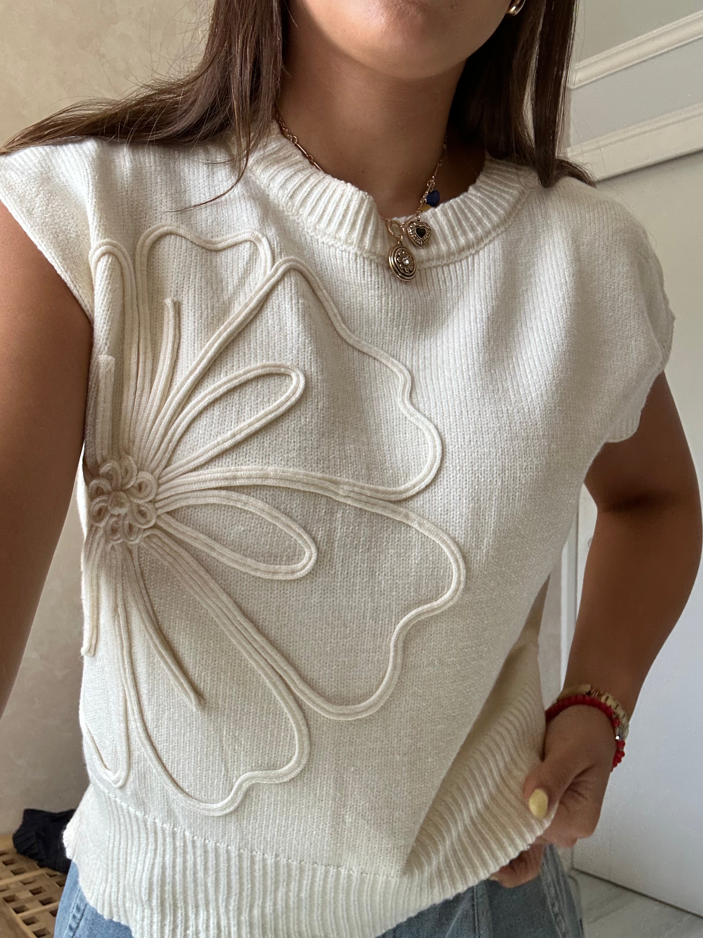 POLERA FLOR LANILLA